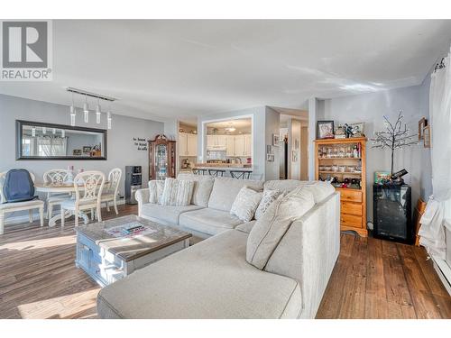 1780 Atkinson Street Unit# 208, Penticton, BC - Indoor Photo Showing Living Room