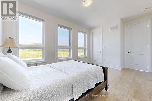 27 Fauchard Street, Richmond Hill, ON - Indoor Photo Showing Bedroom