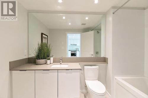 808 6638 Dunblane Avenue, Burnaby, BC - Indoor Photo Showing Bathroom