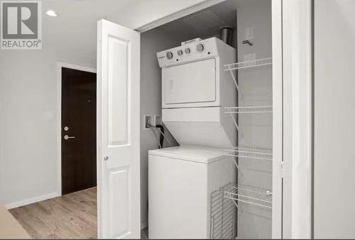 808 6638 Dunblane Avenue, Burnaby, BC - Indoor Photo Showing Laundry Room