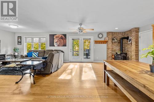 6072 5Th Side Road, Innisfil, ON - Indoor Photo Showing Dining Room