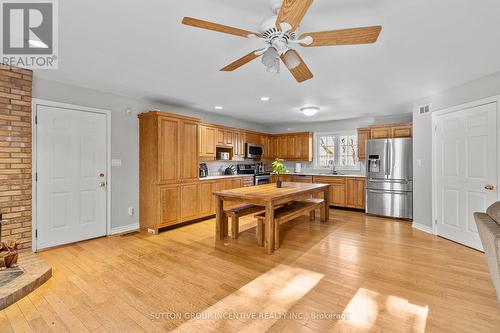 6072 5Th Side Road, Innisfil, ON - Indoor Photo Showing Kitchen