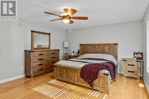 6072 5Th Side Road, Innisfil, ON - Indoor Photo Showing Bedroom