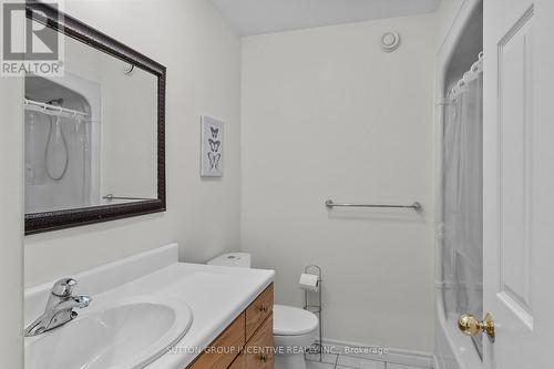 6072 5Th Side Road, Innisfil, ON - Indoor Photo Showing Bathroom