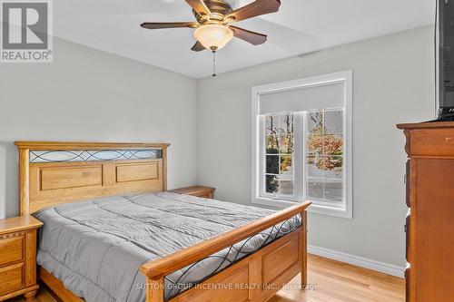 6072 5Th Side Road, Innisfil, ON - Indoor Photo Showing Bedroom