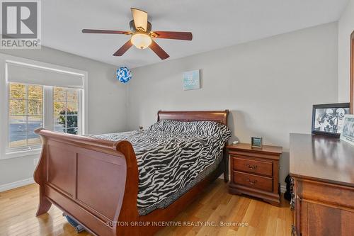 6072 5Th Side Road, Innisfil, ON - Indoor Photo Showing Bedroom