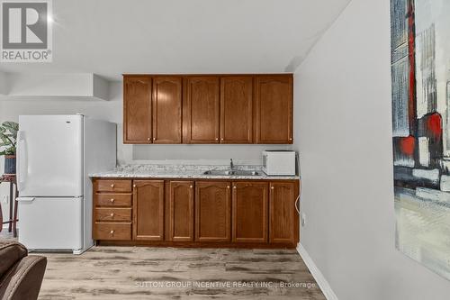 6072 5Th Side Road, Innisfil, ON - Indoor Photo Showing Kitchen With Double Sink