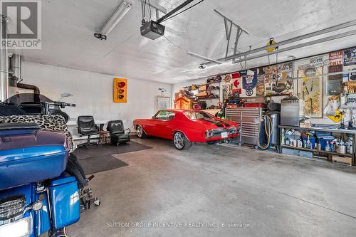 6072 5Th Side Road, Innisfil, ON - Indoor Photo Showing Garage