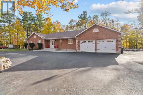 6072 5Th Side Road, Innisfil, ON - Outdoor With Facade