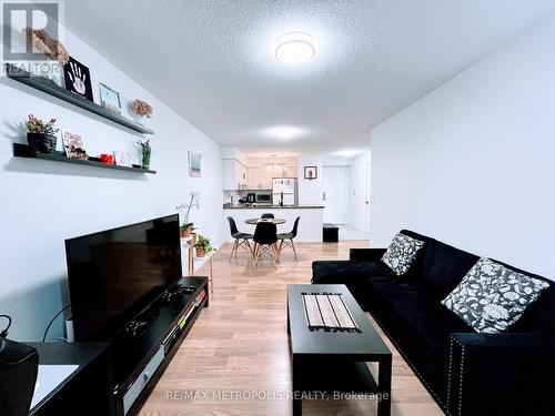 623 - 68 Corporate Drive, Toronto (Woburn), ON - Indoor Photo Showing Living Room