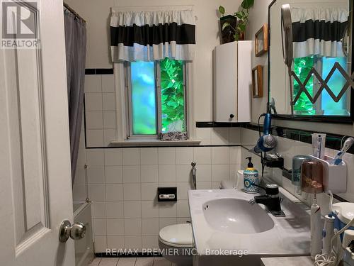 33 Pakenham Drive, Toronto (Rexdale-Kipling), ON - Indoor Photo Showing Bathroom