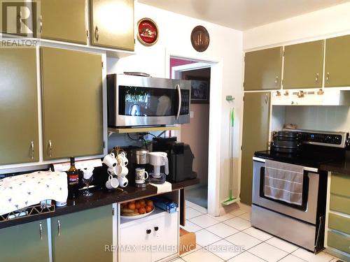 33 Pakenham Drive, Toronto (Rexdale-Kipling), ON - Indoor Photo Showing Kitchen