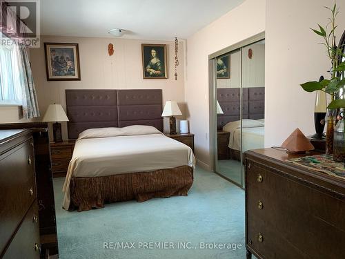 33 Pakenham Drive, Toronto, ON - Indoor Photo Showing Bedroom