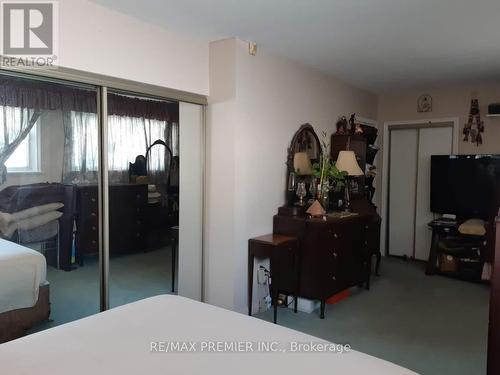 33 Pakenham Drive, Toronto, ON - Indoor Photo Showing Bedroom