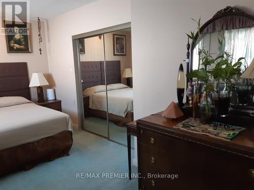 33 Pakenham Drive, Toronto, ON - Indoor Photo Showing Bedroom