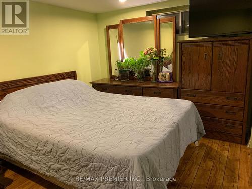 33 Pakenham Drive, Toronto, ON - Indoor Photo Showing Bedroom