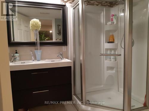 33 Pakenham Drive, Toronto, ON - Indoor Photo Showing Bathroom