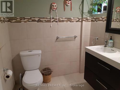 33 Pakenham Drive, Toronto, ON - Indoor Photo Showing Bathroom