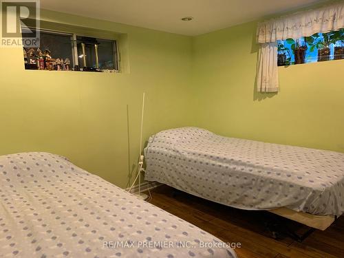 33 Pakenham Drive, Toronto, ON - Indoor Photo Showing Bedroom