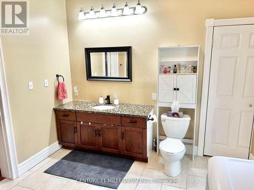 76 East Street, St. Thomas, ON - Indoor Photo Showing Bathroom