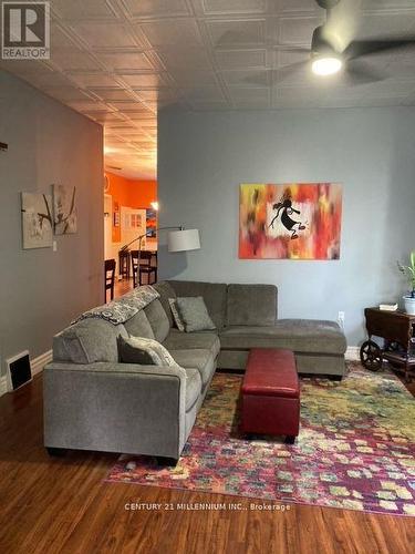 76 East Street, St. Thomas, ON - Indoor Photo Showing Living Room