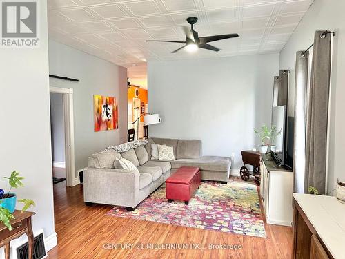 76 East Street, St. Thomas, ON - Indoor Photo Showing Living Room