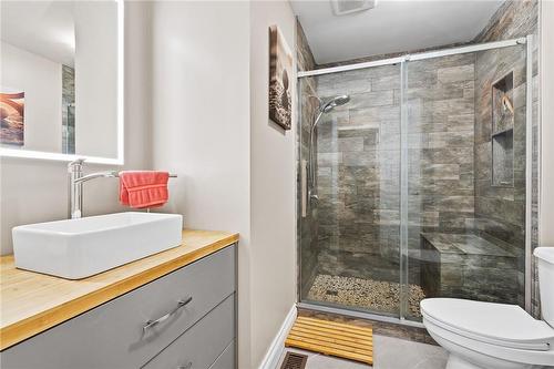 54 Runcorn Street, St. Catharines, ON - Indoor Photo Showing Bathroom