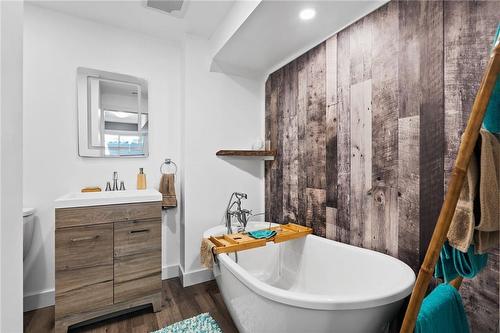 54 Runcorn Street, St. Catharines, ON - Indoor Photo Showing Bathroom