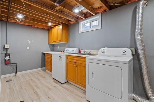 54 Runcorn Street, St. Catharines, ON - Indoor Photo Showing Laundry Room