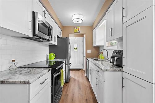 54 Runcorn Street, St. Catharines, ON - Indoor Photo Showing Kitchen With Upgraded Kitchen