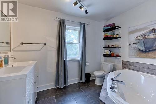 UPPER LEVEL BATHROOM - 479 Draper Street, Pembroke, ON - Indoor Photo Showing Bathroom