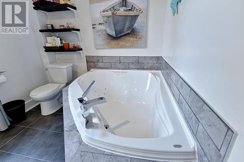 UPPER FLOOR BATHROOM - 479 Draper Street, Pembroke, ON - Indoor Photo Showing Bathroom