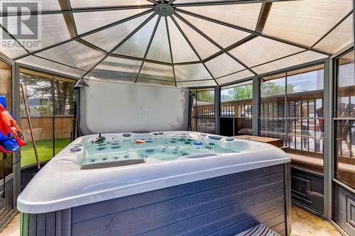 HOT TUB/ GAZEBO - 479 Draper Street, Pembroke, ON - 