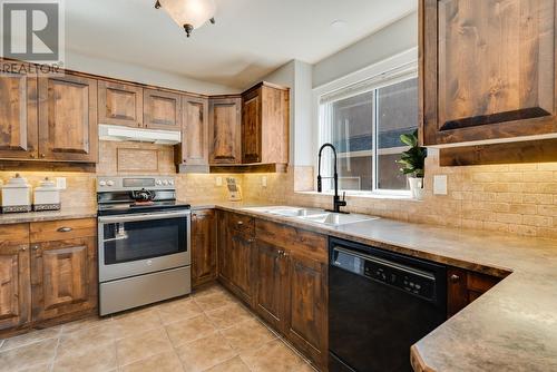 662 Southwind Drive, Kelowna, BC - Indoor Photo Showing Kitchen With Double Sink