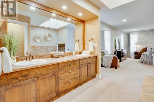 662 Southwind Drive, Kelowna, BC - Indoor Photo Showing Bathroom