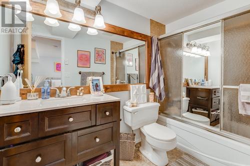 662 Southwind Drive, Kelowna, BC - Indoor Photo Showing Bathroom