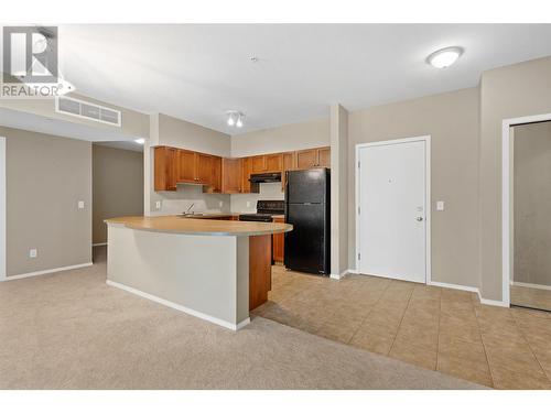 3178 Via Centrale Unit# 2305, Kelowna, BC - Indoor Photo Showing Kitchen