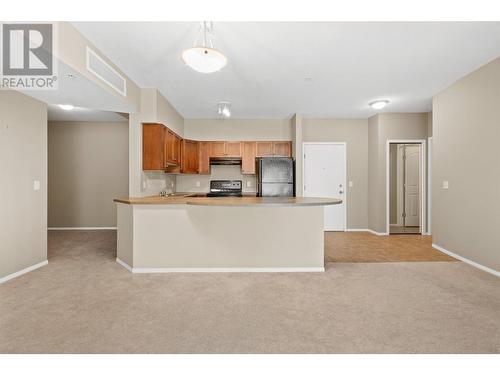 3178 Via Centrale Unit# 2305, Kelowna, BC - Indoor Photo Showing Kitchen