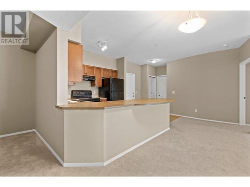 3178 Via Centrale Unit# 2305, Kelowna, BC - Indoor Photo Showing Kitchen