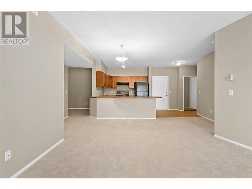 3178 Via Centrale Unit# 2305, Kelowna, BC - Indoor Photo Showing Kitchen