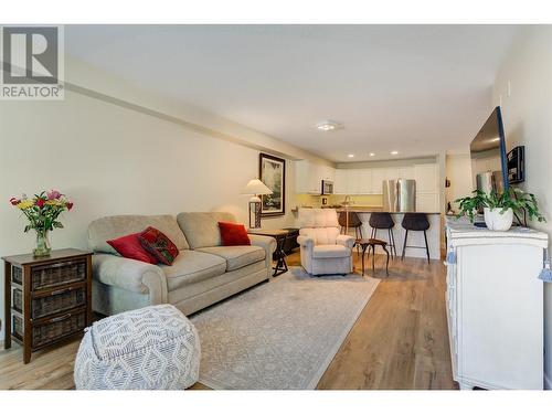 710 Rutland Road N Unit# 108, Kelowna, BC - Indoor Photo Showing Living Room