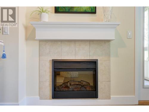 710 Rutland Road N Unit# 108, Kelowna, BC - Indoor Photo Showing Living Room With Fireplace