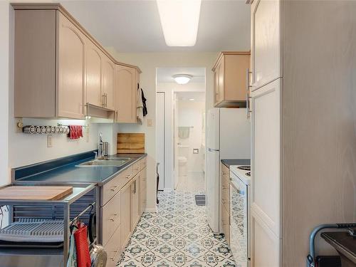 1403-647 Michigan St, Victoria, BC - Indoor Photo Showing Kitchen With Double Sink