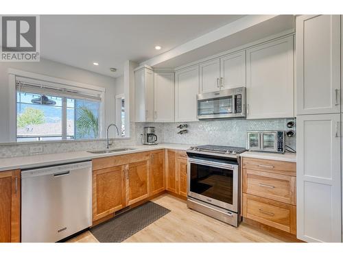 289 Nanaimo Avenue E, Penticton, BC - Indoor Photo Showing Kitchen