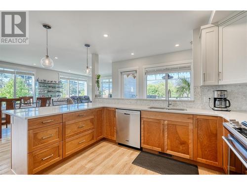 289 Nanaimo Avenue E, Penticton, BC - Indoor Photo Showing Kitchen