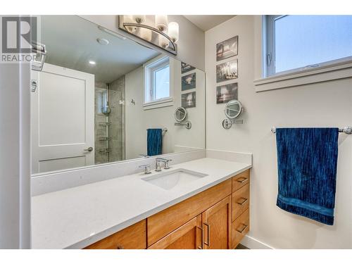 289 Nanaimo Avenue E, Penticton, BC - Indoor Photo Showing Bathroom