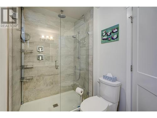 289 Nanaimo Avenue E, Penticton, BC - Indoor Photo Showing Bathroom