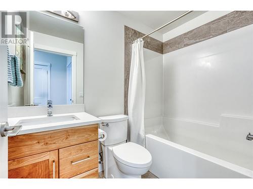 289 Nanaimo Avenue E, Penticton, BC - Indoor Photo Showing Bathroom