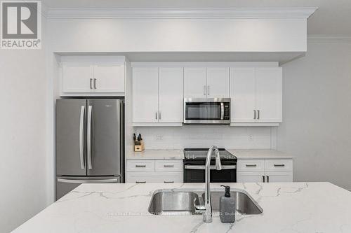 201 - 1880 Gordon Street, Guelph (Clairfields), ON - Indoor Photo Showing Kitchen