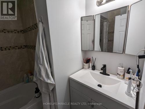 53 Ralgreen Crescent, Kitchener, ON - Indoor Photo Showing Bathroom